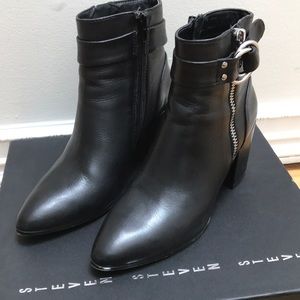 STEVE MADDEN Leather Booties